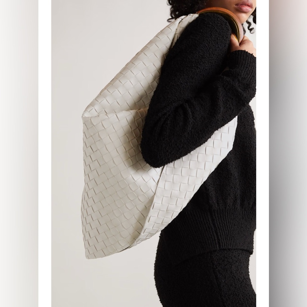 BOTTEGA VENETA Foulard Intrecciato Leather Hobo Bag – Chalk